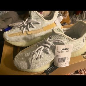 Adias yeezy size us 6men 7 women’s